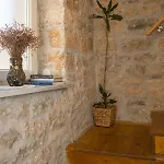 House Bougainvillea * Pula