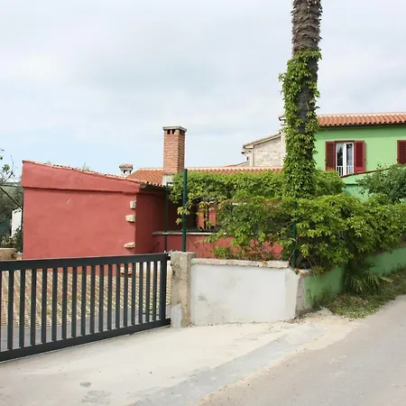 House Bougainvillea Сasa de vacaciones Pula