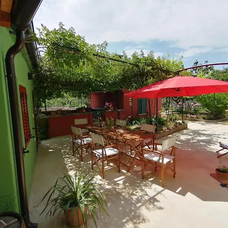 Prázdninový dům House Bougainvillea *